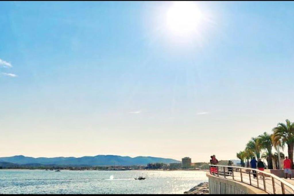 Chaleureux Appartement Face Au Port Sta Lucia, Tout A Pieds, Wifi Saint-Raphaël Exterior foto
