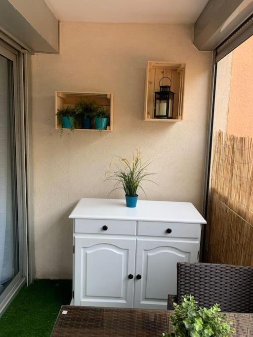 Chaleureux Appartement Face Au Port Sta Lucia, Tout A Pieds, Wifi Saint-Raphaël Exterior foto