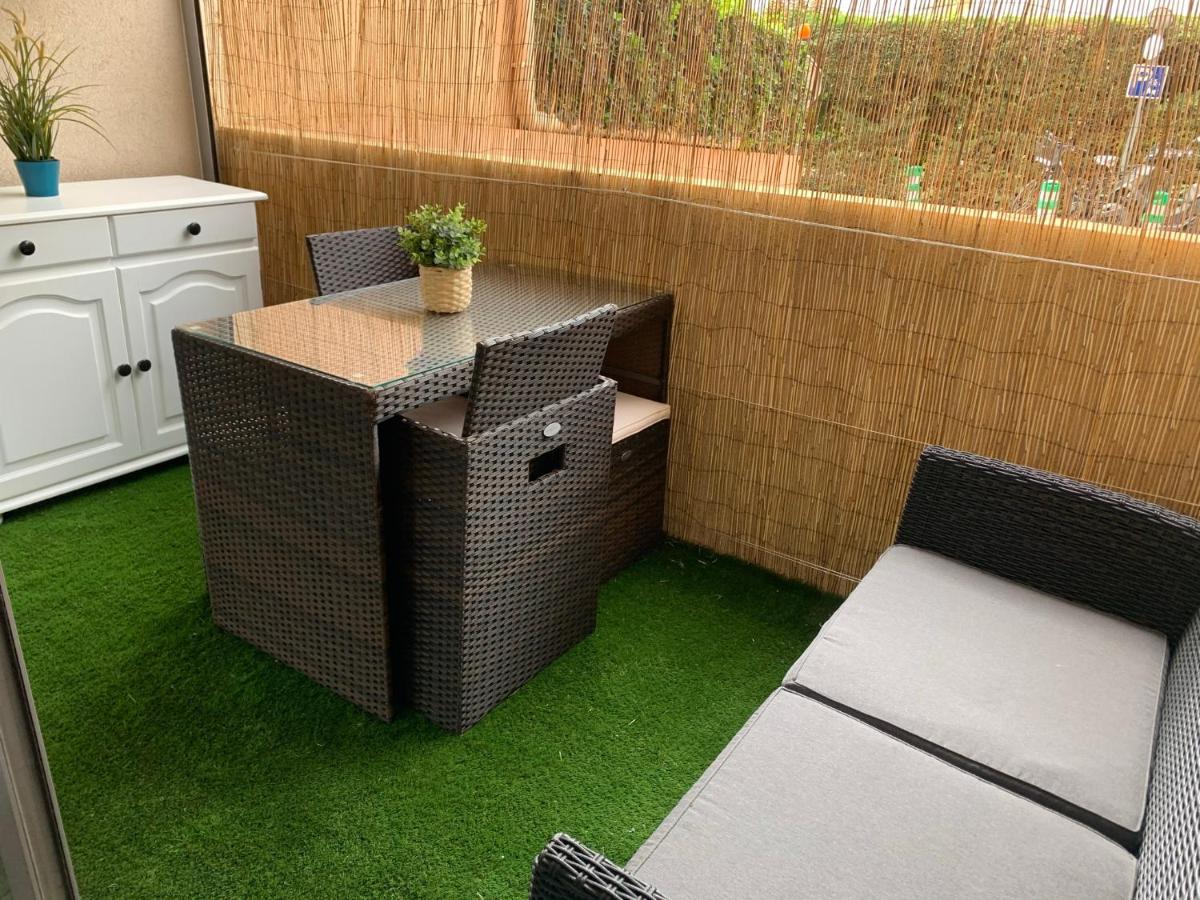 Chaleureux Appartement Face Au Port Sta Lucia, Tout A Pieds, Wifi Saint-Raphaël Exterior foto